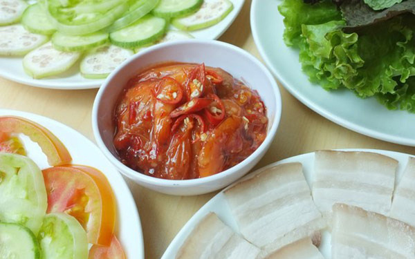 Ở Huế có một loại đồ chấm với thịt luộc cực ngon, bảo đảm ai ăn một lần cũng mê mẩn